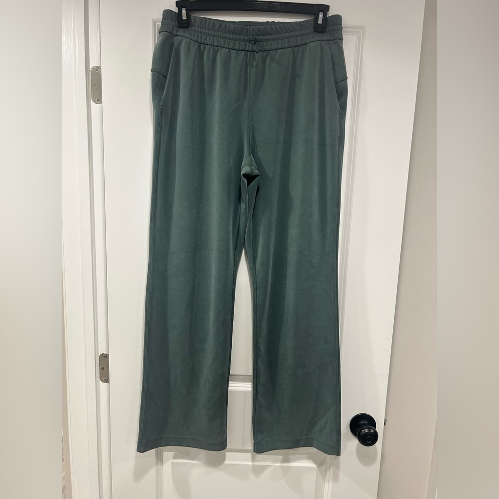 Lululemon Softstreme High-Rise Pant in Dark Forest Colorway - Picture 6 of 12